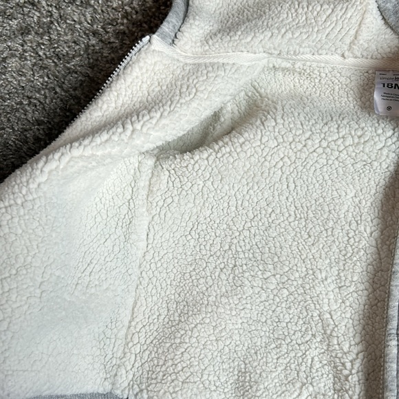 Zip up light gray hoodie from Carter’s 18 months toddler boys. Ear detailed hood - Picture 4 of 6
